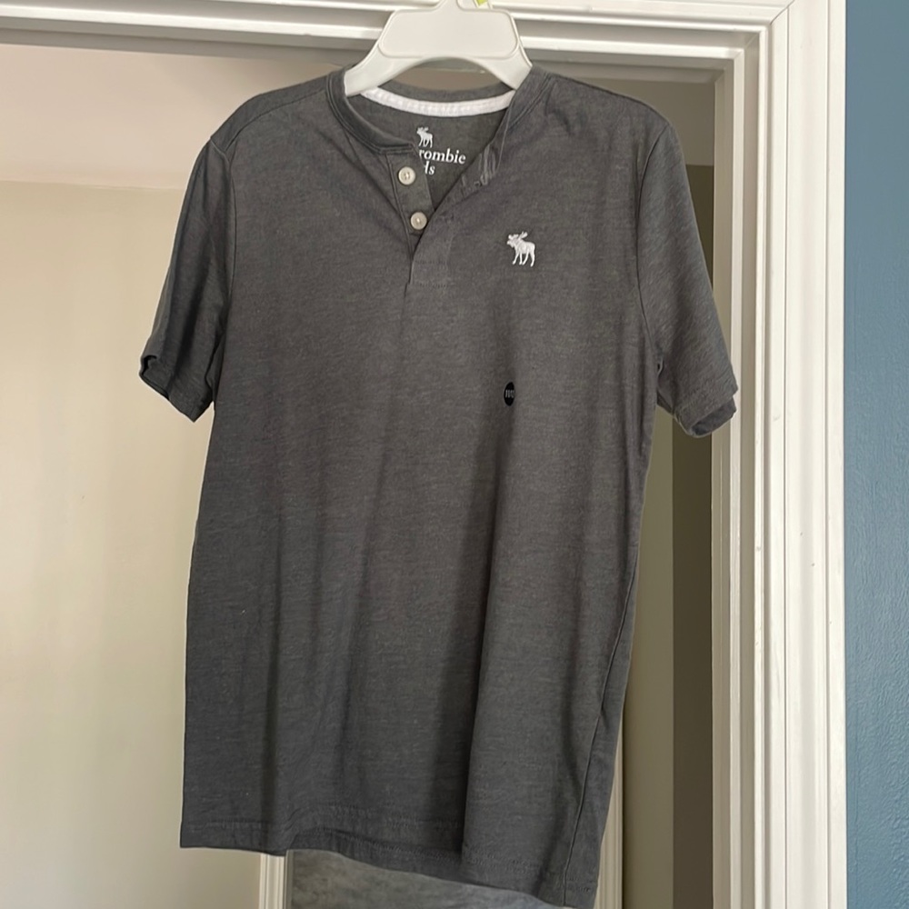 Abercrombie henley, boys. Size 11/12.